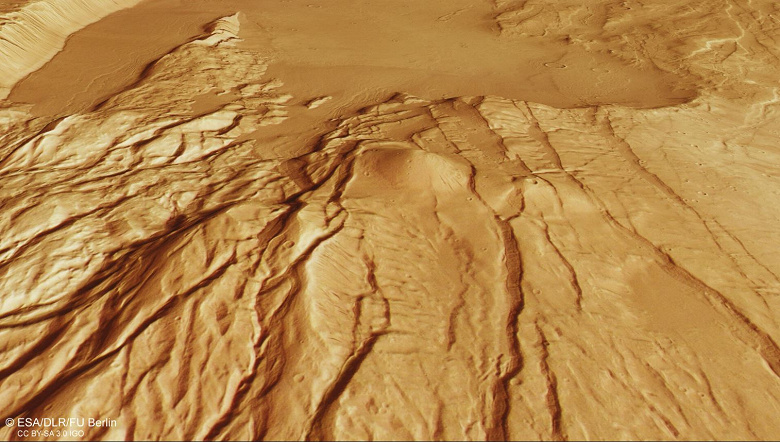 Контрастные ландшафты Марса во всей красе: Mars Express прислал новые снимки Красной планеты