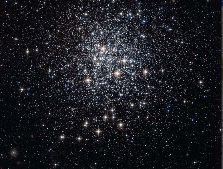 «Хаббл» отмечает 35 лет: ESA показала потрясающее изображение звездного скопления M72
