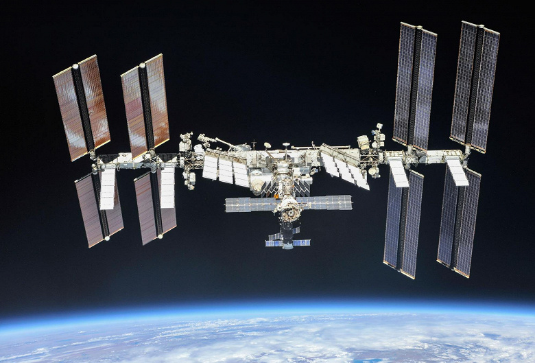 419 километров над Землей: &laquo;Прогресс МС-30&raquo; поднял МКС на 2 километра
