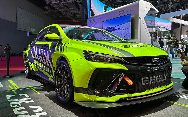 Geely представила спиртовой спорткар Binrui Cool: чистый метанол и 250 л.с.