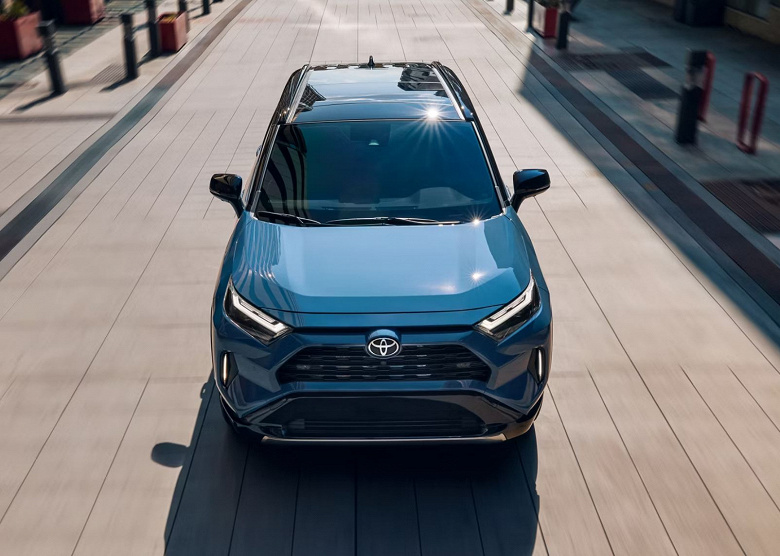 Продажи иномарок в России упали в 16 раз: Toyota лидирует, но рынок сжимается