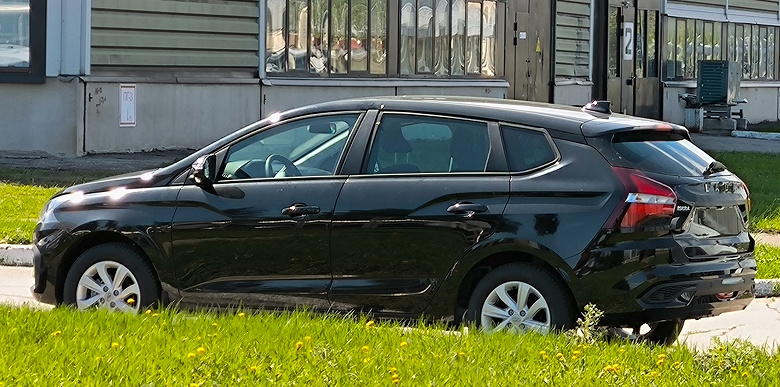 Самая практичная Lada Iskra: чёрный универсал SW впервые показали вживую со всех сторон