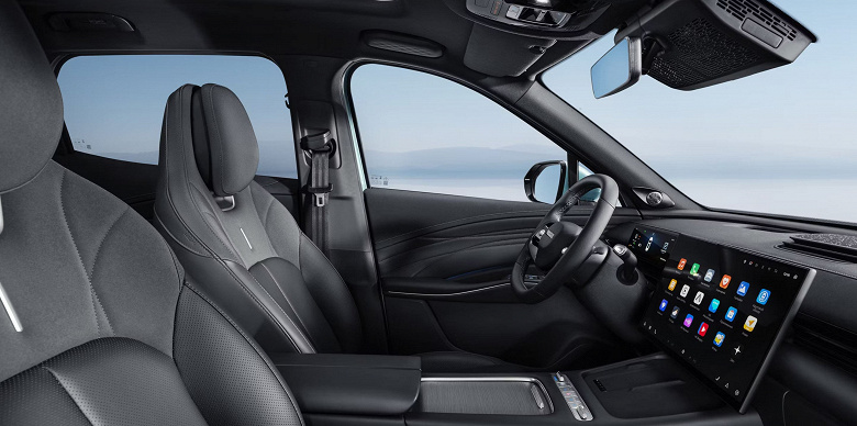 150 л.с., полный привод, 3 года гарантии и богатое оснащение: раскрыты все характеристики и комплектации кроссовера Omoda C7 для России