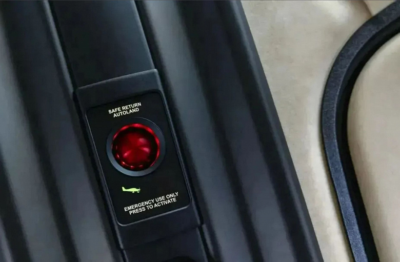 Cirrus интегрировала систему Safe Return в массовые поршневые самолеты SR-серии: нажал на кнопку &mdash; и самолет сам свяжется с диспетчером, выберет аэродром и осуществит посадку