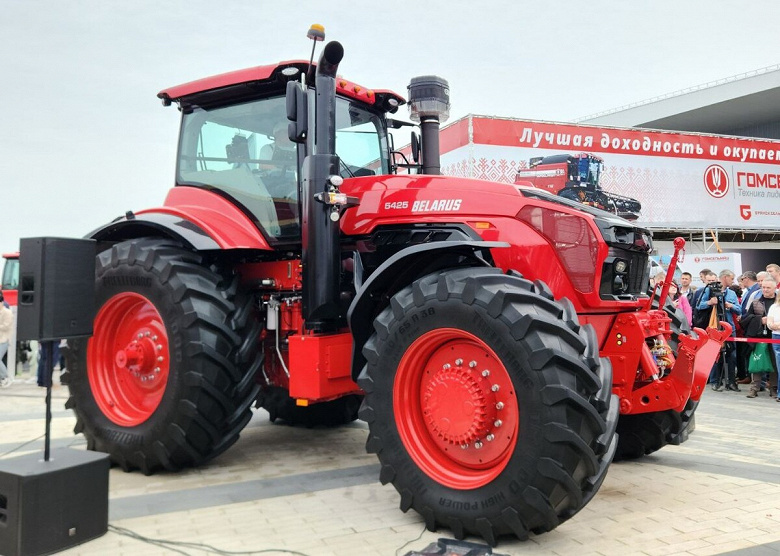 Самый мощный в мире трактор классической компоновки представили в Белоруссии: Belarus 5425 получил полный привод, «автомат» и 542 л.с.