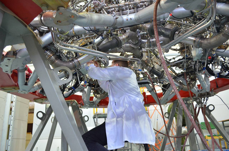 Роскосмос собрал первый двигатель РД0124МС с рекордным удельным импульсом тяги для будущей ракеты «Союз-5»