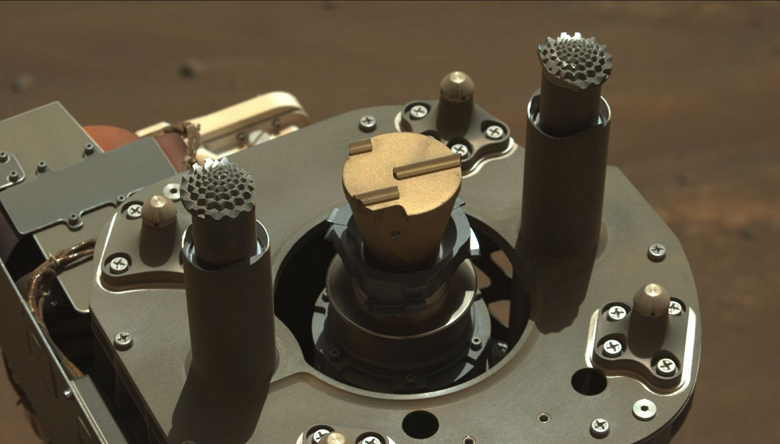 Марсоход Perseverance проанализировал 30-й марсианский камень и установил рекорд по дальности автономной поездки &mdash; больше 400 метров за один день. 