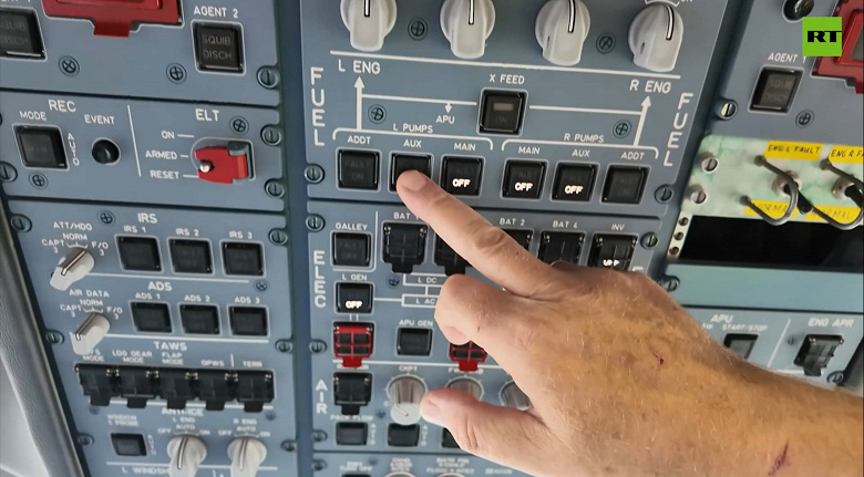 На таких российских самолетах скоро будем летать: RT показал полностью импортозамещённый SJ-100 внутри и снаружи