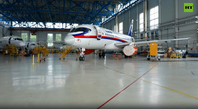 На таких российских самолетах скоро будем летать: RT показал полностью импортозамещённый SJ-100 внутри и снаружи