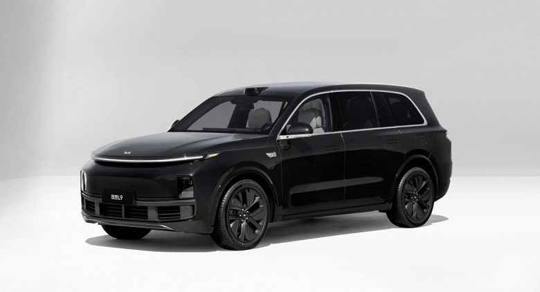 Владельцев Li Auto в России шантажируют мошенники, требуя в среднем 250 000 руб. Об этом рассказал глава «Авилон Электро»