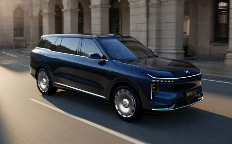 Конкурент Li L9 и Denza N9 с управлением задними колёсами и АКБ Freevoy. Представлен большой 5,3-метровый внедорожник IM LS9