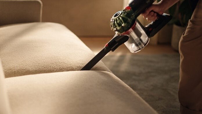 Представлен флагманский пылесос Dyson V8 Cyclone со сменным аккумулятором и мощностью всасывания 150 аэроватт