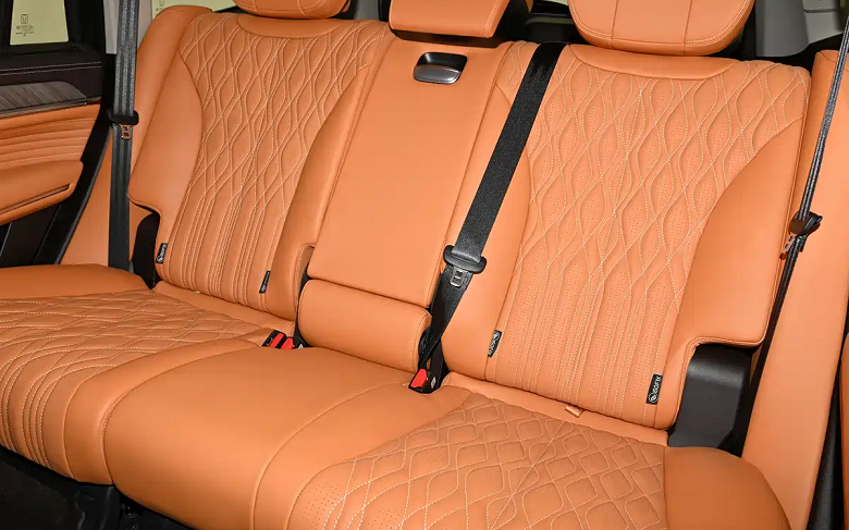 865 л.с., разгон 0&ndash;100 км/ч за 4,3 с, полный привод, холодильник, потолочный 3K-экран и лидар. Новейший Tank 500 показали на живых фото