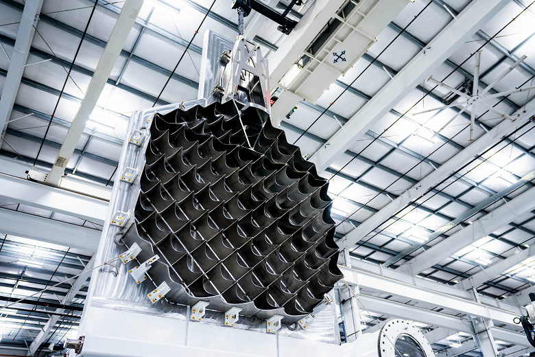 SpaceX впервые показала решётчатые рули для сверхтяжёлого ускорителя нового поколения: они упростят захват и повторное использование гигантского Super Heavy