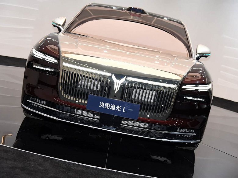 Китайская альтернатива BMW 7-й серии и Mercedes-Benz S-класса: в Китае представили Voyah Passion L с полным приводом и гибридной системой мощностью 522 л.с.