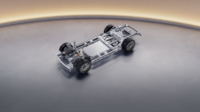 Мощный гибридный внедорожник — за копейки. Представлен 6-местный Geely Galaxy M9, он готов отправить Li Auto на свалку истории