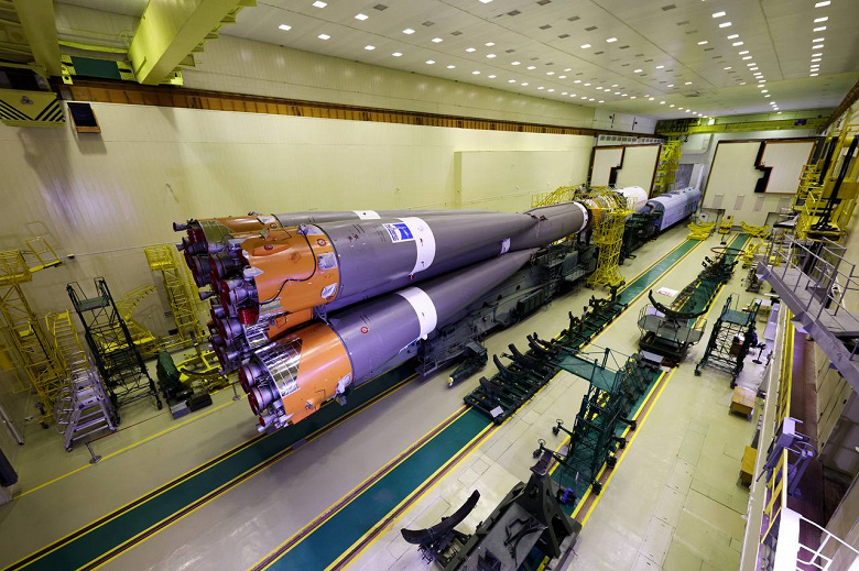 «Роскосмос» собрал ракету «Союз-2.1а»: она отправит транспортный корабль «Прогресс МС-32» — и это дорога в один конец