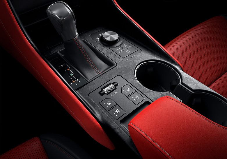 Представлен совершенно новый Lexus IS: полный привод и 6-ступенчатый «автомат»