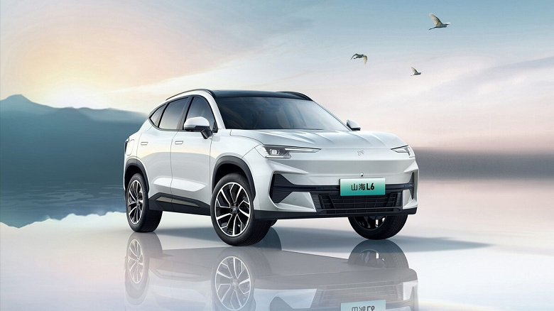 Запас хода до 1400 км и расход 1,25 л на 100 км с ценой от 123 900 юаней (1,46 млн рублей). Jetour Shanhai L6 поступил в продажу в Китае