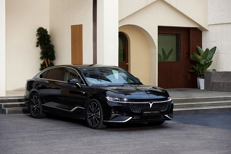 Российская сборка и скидки от государства: стартовали продажи представительского гибридного седана Voyah Passion EVR