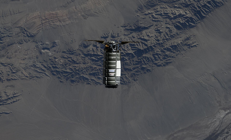 Грузовик Cygnus XL, несмотря на неполадки с двигателем, впервые добрался до МКС: российский космонавт показал американский корабль на фото
