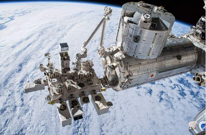 &laquo;Всё равно, что &laquo;купить автомобиль и врезаться на нем в дерево, чтобы сэкономить на баке бензина&raquo;. Администрация Трампа хочет отключить спутники OCO-2 и OCO-3 ради экономии