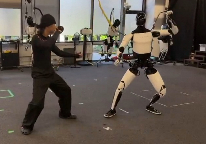 &laquo;Это ИИ, а не ДУ&raquo;. Илон Маск показал, как робот Optimus тренируется кунг-фу