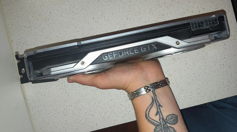 RTX 2080 Ti могла бы быть GTX 2080 Ti и с большим объёмом памяти. Обнаружился рабочий прототип такой карты