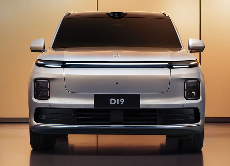 Роскошный кроссовер, но не по роскошной цене. Гибридный Leapmotor D19 получит тяговую батарею емкостью 80 кВтч &mdash; в два раза больше, чем у гибридов Li Auto