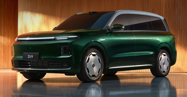 Роскошный кроссовер, но не по роскошной цене. Гибридный Leapmotor D19 получит тяговую батарею емкостью 80 кВтч &mdash; в два раза больше, чем у гибридов Li Auto