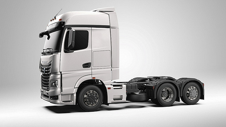 КамАЗ сметает конкурентов: доля компании выросла вдвое за год, в 2025 планируют продать 50 000 грузовиков