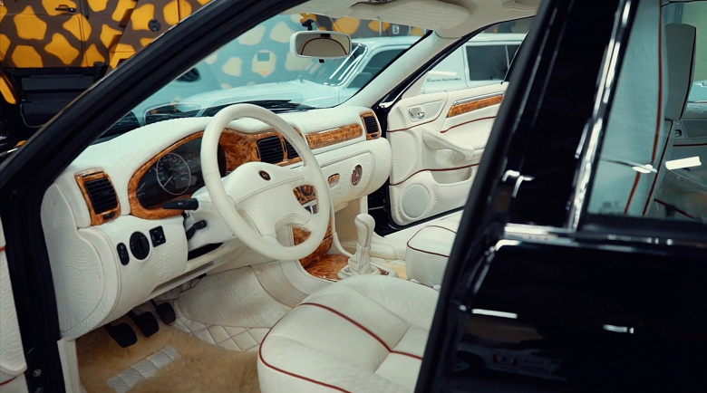 6,9 млн рублей за одну из самых роскошных &laquo;Волг&raquo; в истории: на продажу выставлен уникальный ГАЗ-3111 с отделкой из кожи крокодила