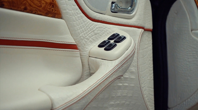 6,9 млн рублей за одну из самых роскошных &laquo;Волг&raquo; в истории: на продажу выставлен уникальный ГАЗ-3111 с отделкой из кожи крокодила