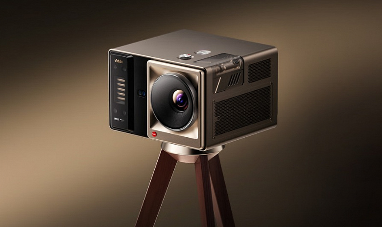 Переменная диафрагма, до 300 дюймов, яркость 6800 люмен CVIA, звук JBL формата 2.1. Представлен флагманский лазерный проектор Hisense Vidda C5 Boundless Master