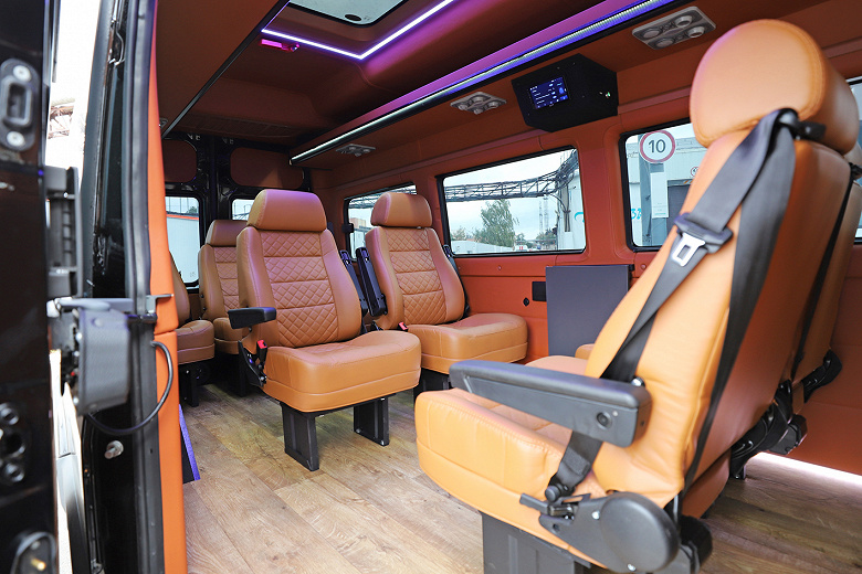 МАЗ представил микроавтобус бизнес-класса: МАЗ 281 имеет кожаные кресла повышенной комфортности