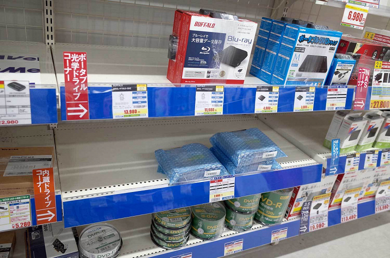 Пользователи в Японии стали массово скупать оптические приводы DVD и Blu-Ray из-за Windows 10. Прекращение поддержки заставляет менять ПК