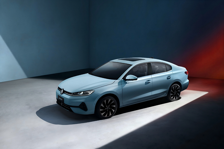 Лаконичный аналог Volkswagen Jetta от самой Volkswagen. Представлен Volkswagen Sagitar S