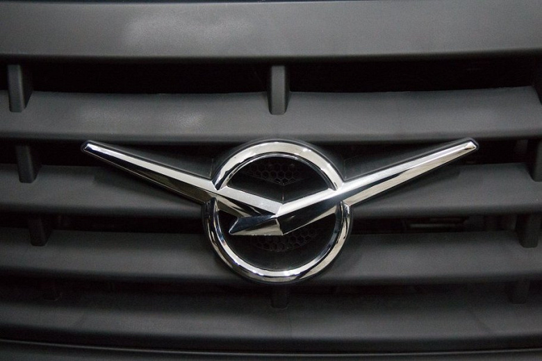 УАЗ с новым дизельным мотором и 6-ступенчатой коробкой передач уже в продаже. За дизельные УАЗ &laquo;Профи&raquo; просят от 2,5 млн рублей