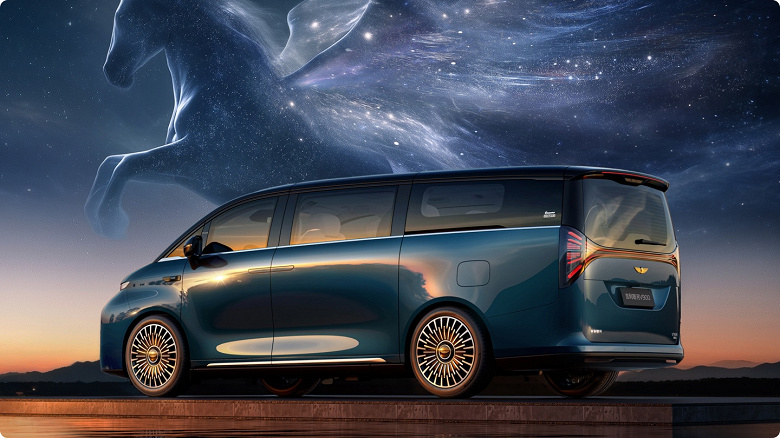 Toyota Alphard отдыхает. В Китае представлен Geely Galaxy V900: 462 л.с., полный привод, пневмоподвеска, 1220 км на баке бензина и 10 граммов золота &mdash; всего 270 тыс. юаней (3 млн рублей)