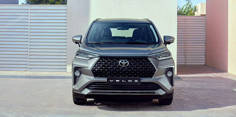 Семиместная Toyota Veloz заметно подешевела в России: заказы принимаются от 2,575 млн рублей &mdash; на 300 тыс. рублей дешевле, чем в сентябре 2025 года