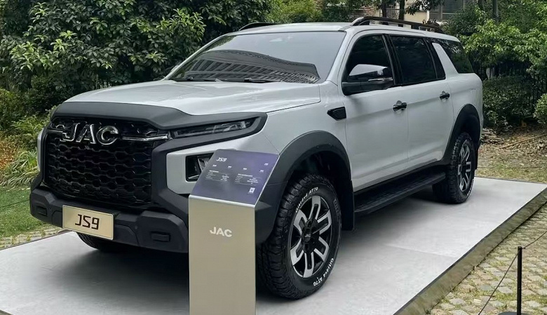 В России появится большой рамный внедорожник, построенный на базе популярного пикапа JAC T9: продажи JAC JS9 стартуют в 2026 году