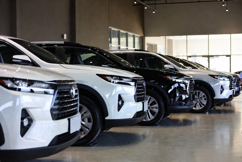 Россияне не отказываются от Toyota: в 2025 году в страну ввезли почти 128 тысяч автомобилей