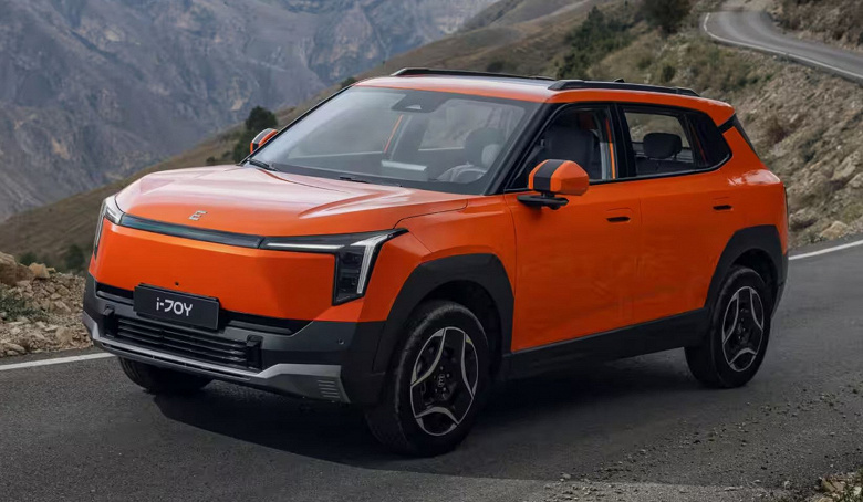 Популярный электрический кроссовер Evolute i-Joy подорожал в России: теперь от 1,85 млн рублей (с учетом госсубсидии)