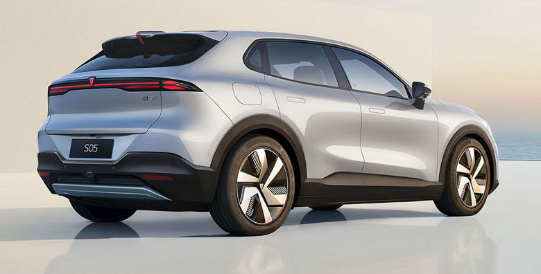 В России сертифицирован новый кроссовер Changan размером с RAV4: Deepal S05 получит в РФ гибридную силовую установку