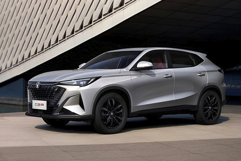 Больше и c улучшенным оснащением: в России представлен новый Changan CS35 Max &mdash; с обогревом боковых стёкол как у Lada Azimut