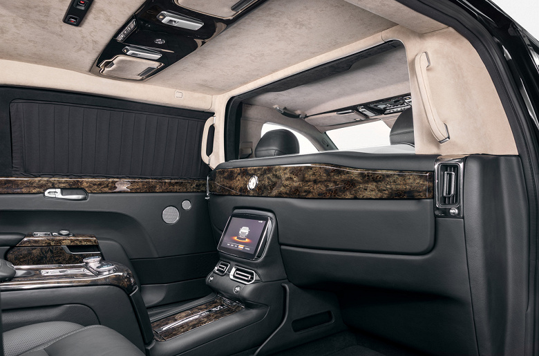 Aurus Senat без центральной вставки. Нижегородское ателье доработало отечественный Aurus &mdash; это лимузин-моноблок с защитой от СВД и подрывов