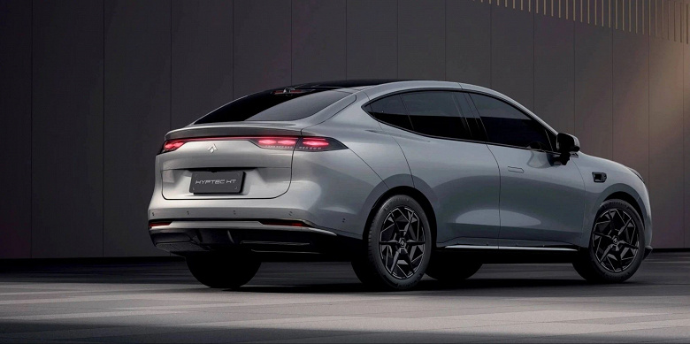 В России сертифицирован GAC Hyptec HT: двери как уTesla Model X, задний привод и 510 км на одной зарядке