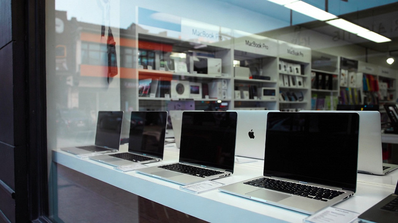 Менеджер магазина в США скупал MacBook Pro со скидкой 99% для перепродажи в ломбард Менеджер магазина в США скупал MacBook Pro со скидкой 99% для перепродажи в ломбард