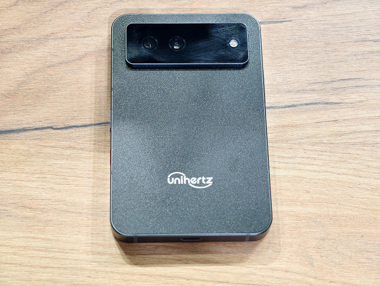 4050 мАч и 60 Вт, 4-дюймовый экран и полноценная механическая QWERTY-клавиатура. Раскрыты характеристики новейшего смартфона Unihertz Titan 2 Elite