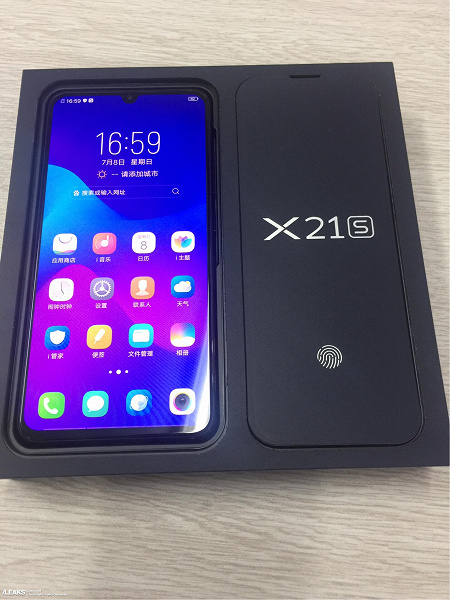 Распаковка еще пока не представленного официально смартфона Vivo X21s запечатлена на фото